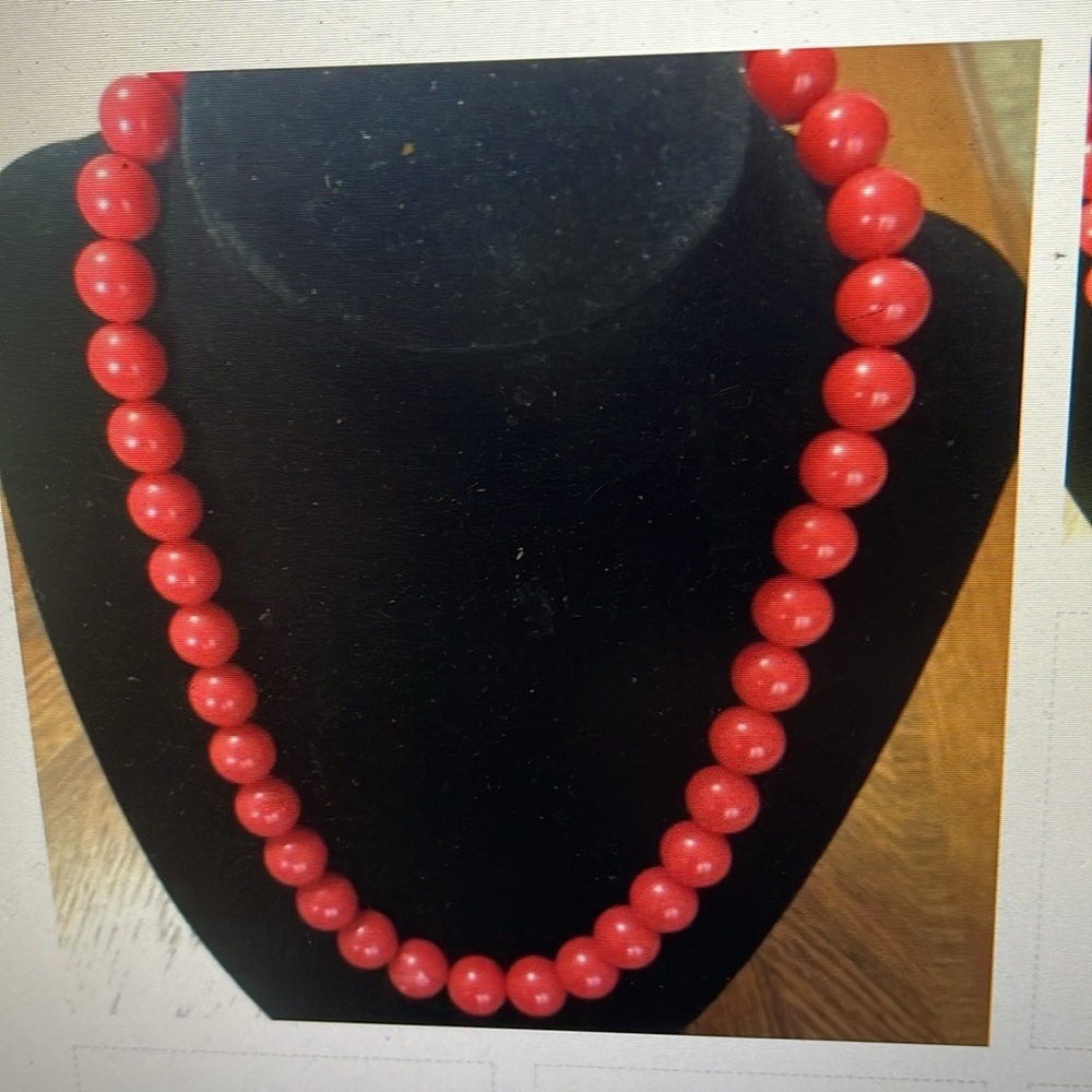 Red round beaded necklace 18"
